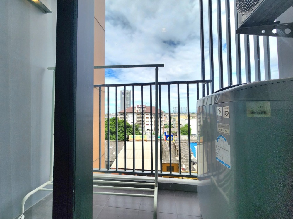 For RentCondoNonthaburi, Bang Yai, Bangbuathong : ** Status as shown in the cover photo. Room available ** For rent, beautiful room, comfortable decoration, Plum Condo, Central Station Phase 2 ** There is a washing machine, the east is not hot **