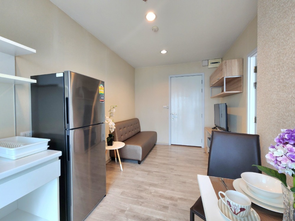 For RentCondoNonthaburi, Bang Yai, Bangbuathong : ** Status as shown in the cover photo. Room available ** For rent, beautiful room, comfortable decoration, Plum Condo, Central Station Phase 2 ** There is a washing machine, the east is not hot **