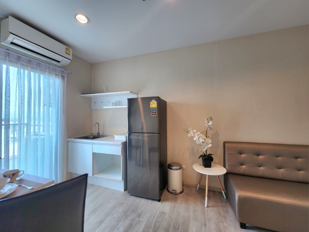 For RentCondoNonthaburi, Bang Yai, Bangbuathong : ** Status as shown in the cover photo. Room available ** For rent, beautiful room, comfortable decoration, Plum Condo, Central Station Phase 2 ** There is a washing machine, the east is not hot **