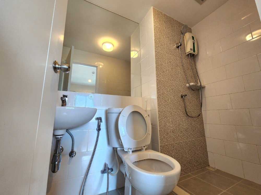 For RentCondoNonthaburi, Bang Yai, Bangbuathong : ** Status as shown in the cover photo. Room available ** For rent, beautiful room, comfortable decoration, Plum Condo, Central Station Phase 2 ** There is a washing machine, the east is not hot **