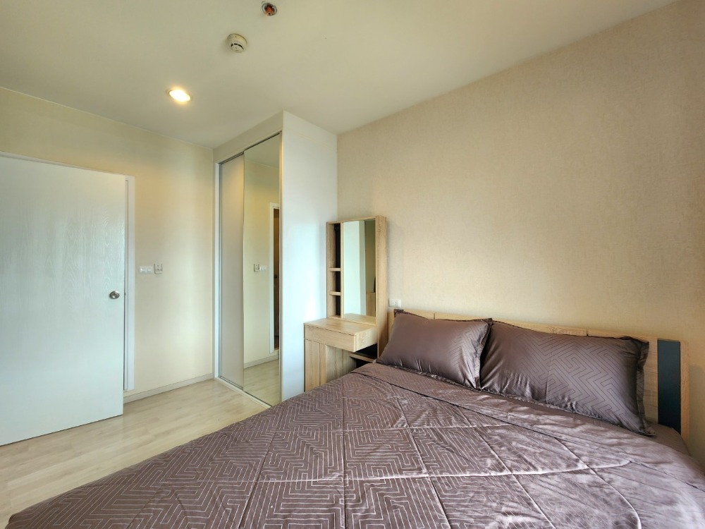 For RentCondoNonthaburi, Bang Yai, Bangbuathong : ** Status as shown in the cover photo. Room available ** For rent, beautiful room, comfortable decoration, Plum Condo, Central Station Phase 2 ** There is a washing machine, the east is not hot **