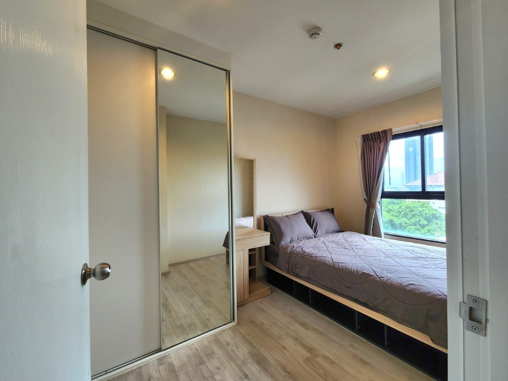 For RentCondoNonthaburi, Bang Yai, Bangbuathong : ** Status as shown in the cover photo. Room available ** For rent, beautiful room, comfortable decoration, Plum Condo, Central Station Phase 2 ** There is a washing machine, the east is not hot **