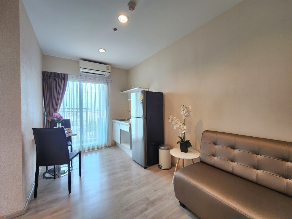 For RentCondoNonthaburi, Bang Yai, Bangbuathong : ** Status as shown in the cover photo. Room available ** For rent, beautiful room, comfortable decoration, Plum Condo, Central Station Phase 2 ** There is a washing machine, the east is not hot **