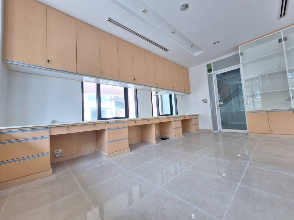 ขายโฮมออฟฟิศบางนา แบริ่ง ลาซาล : **ขายตึกเดี่ยว / Home Office 4 ชั้น**   โครงการบ้านกลางกรุง ออฟฟิศ พาร์ค บางนา-ตราด กม.2 (ขาเข้า)