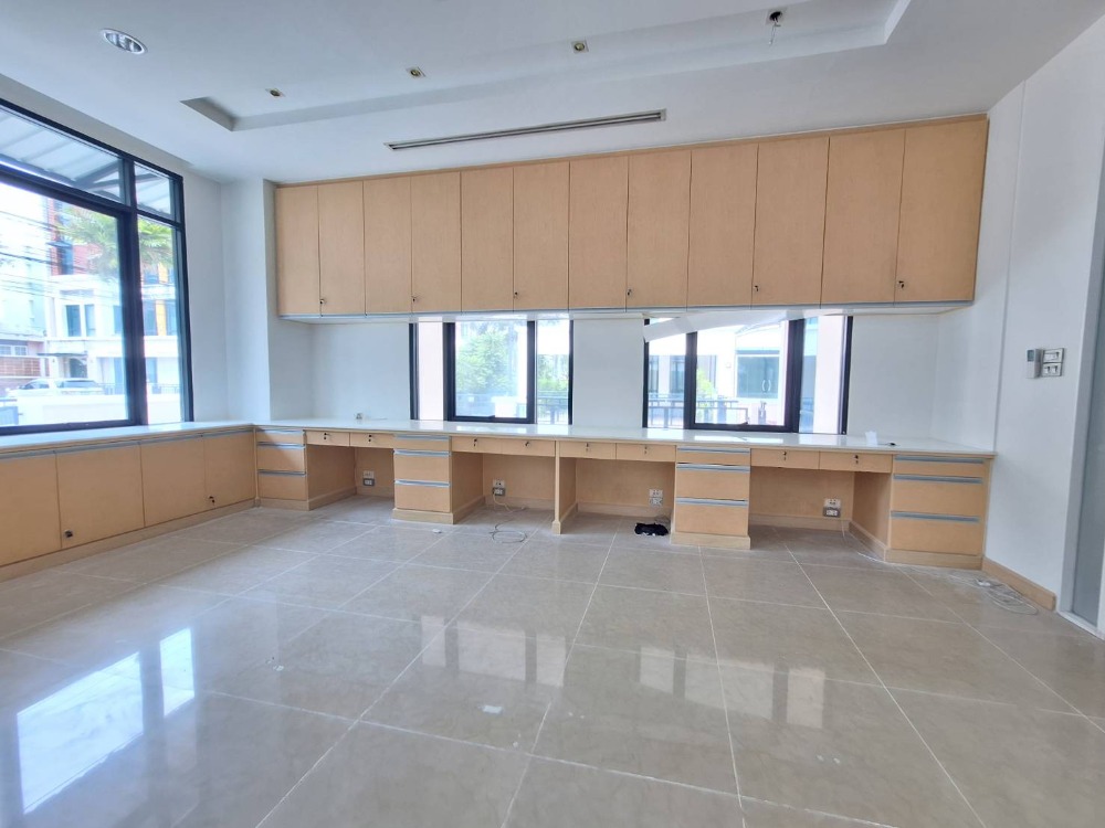 ขายโฮมออฟฟิศบางนา แบริ่ง ลาซาล : **ขายตึกเดี่ยว / Home Office 4 ชั้น**   โครงการบ้านกลางกรุง ออฟฟิศ พาร์ค บางนา-ตราด กม.2 (ขาเข้า)