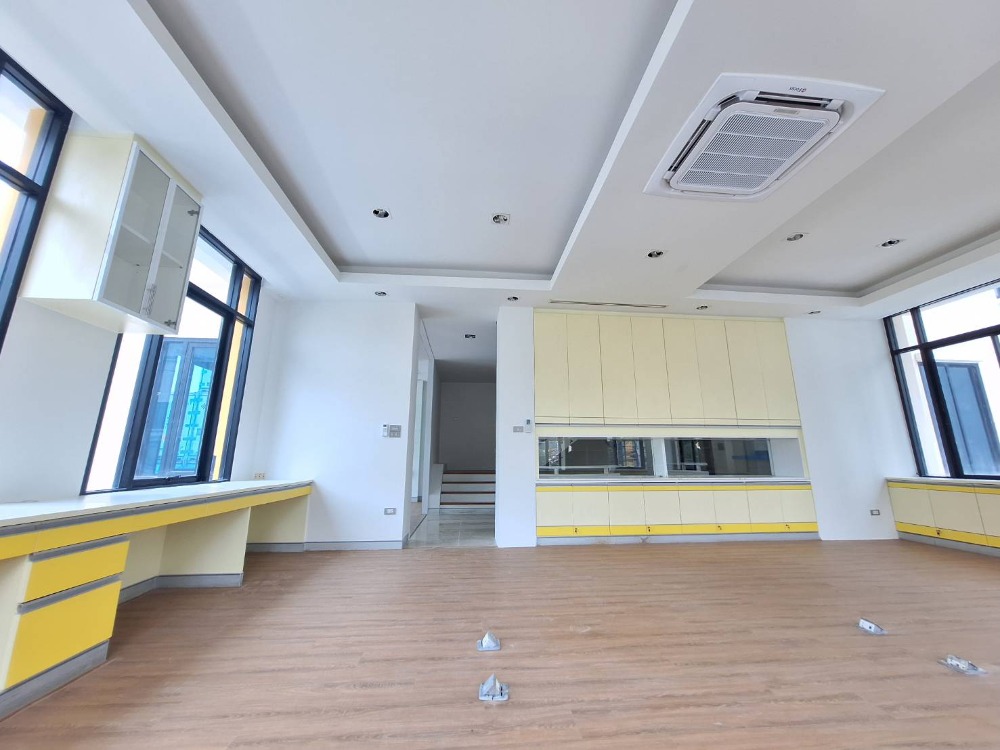 ขายโฮมออฟฟิศบางนา แบริ่ง ลาซาล : **ขายตึกเดี่ยว / Home Office 4 ชั้น**   โครงการบ้านกลางกรุง ออฟฟิศ พาร์ค บางนา-ตราด กม.2 (ขาเข้า)