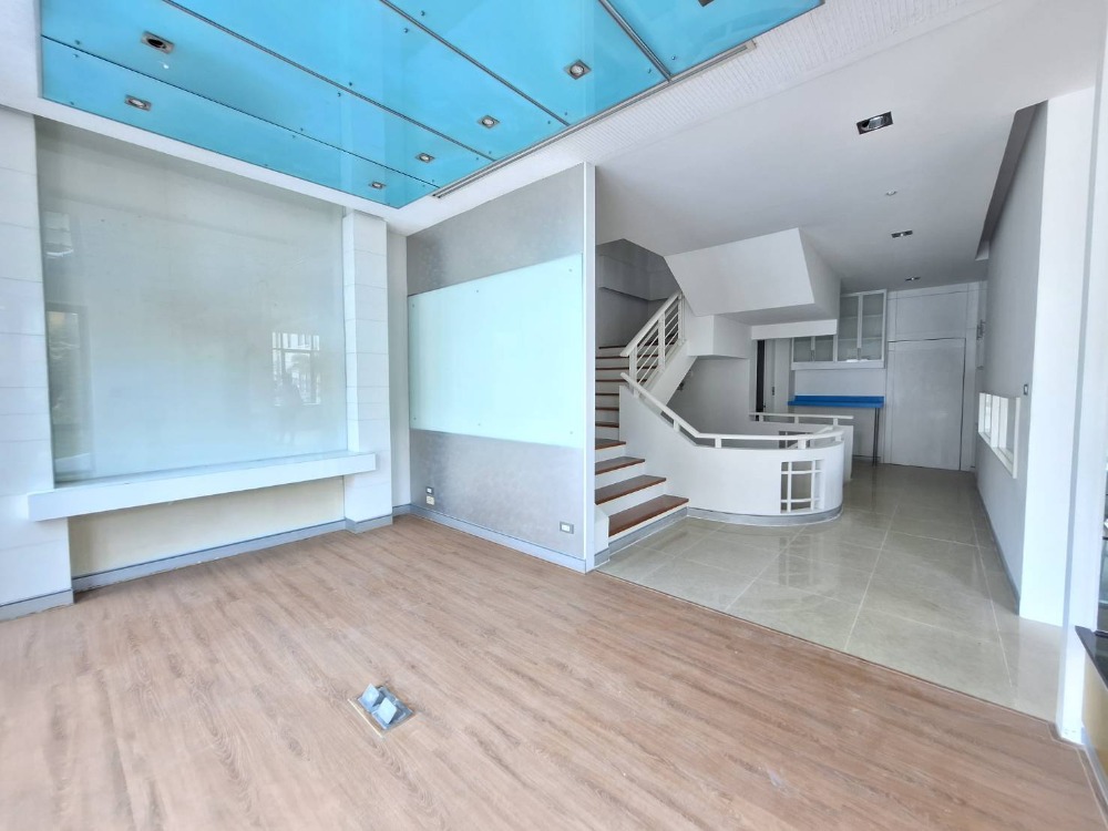 ขายโฮมออฟฟิศบางนา แบริ่ง ลาซาล : **ขายตึกเดี่ยว / Home Office 4 ชั้น**   โครงการบ้านกลางกรุง ออฟฟิศ พาร์ค บางนา-ตราด กม.2 (ขาเข้า)