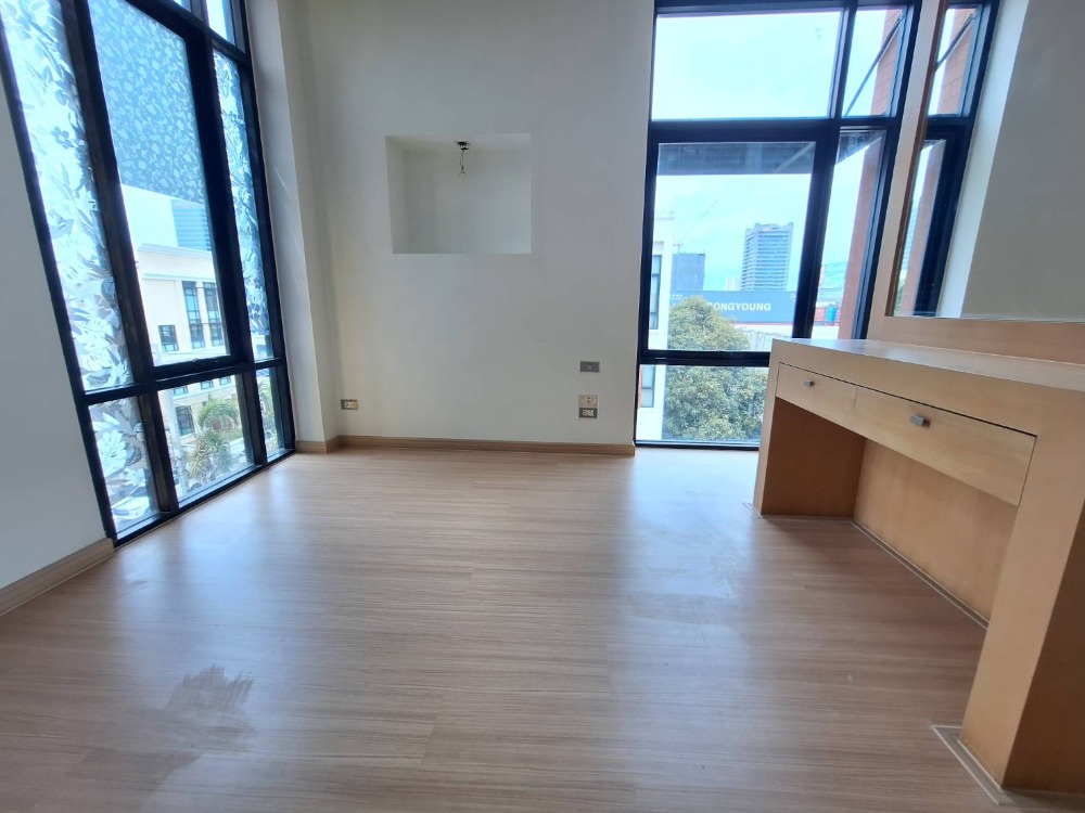 ขายโฮมออฟฟิศบางนา แบริ่ง ลาซาล : **ขายตึกเดี่ยว / Home Office 4 ชั้น**   โครงการบ้านกลางกรุง ออฟฟิศ พาร์ค บางนา-ตราด กม.2 (ขาเข้า)