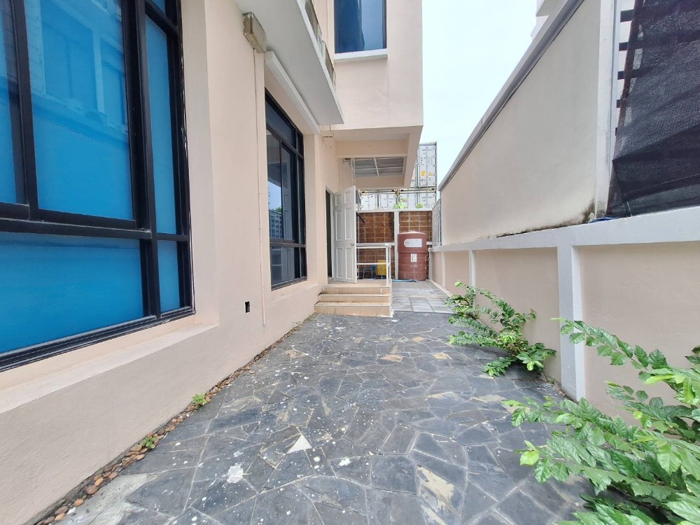 ขายโฮมออฟฟิศบางนา แบริ่ง ลาซาล : **ขายตึกเดี่ยว / Home Office 4 ชั้น**   โครงการบ้านกลางกรุง ออฟฟิศ พาร์ค บางนา-ตราด กม.2 (ขาเข้า)