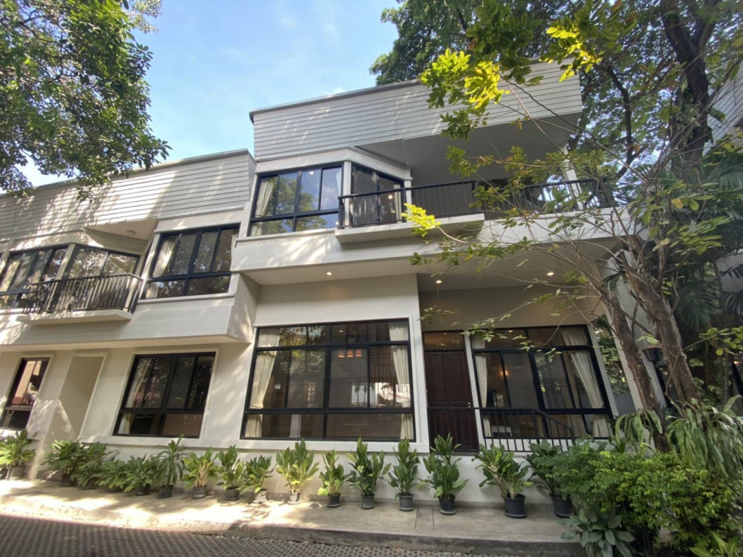 ให้เช่าบ้านสุขุมวิท อโศก ทองหล่อ : Pool Villa project house for rent at Sukhumvit 38 Near BTS Thonglor.  800 meters Fully furnished