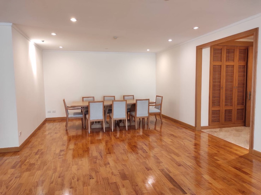For RentCondoSukhumvit, Asoke, Thonglor : For rent 3 bedrooms, petfriendly in town near BTS Phromphong
