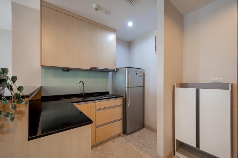 For RentCondoSathorn, Narathiwat : Condo for rent ✨ Sathorn Garden (Sathorn Gardens)✨ in the heart of the city, Sathorn area Very good central area, beautiful room, city view, fully furnished, ready to move in 🚆 near BTS Sala Daeng