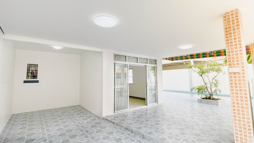 ขายบ้านปทุมธานี รังสิต ธรรมศาสตร์ : H0209😍 For SELL ขาย 2 ชั้น🚪3 ห้องนอน🚄ใกล้ ฟิวเจอร์ พาร์ค รังสิต🏢หมู่บ้าน พฤกษา D Pruksa Village D🔔พื้นที่บ้าน:36.80ตร.วา🔔พื้นที่ใช้สอย:150ตร.ม.💲ขาย:2,590,000฿ 📞O65-9423251,099-5919653✅LineID:@sureresidence