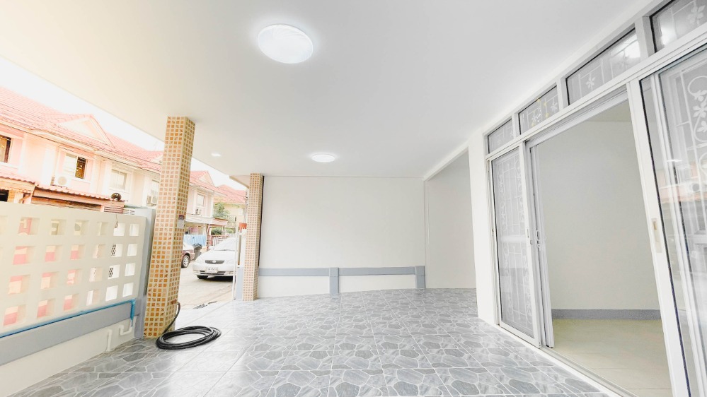 ขายบ้านปทุมธานี รังสิต ธรรมศาสตร์ : H0209😍 For SELL ขาย 2 ชั้น🚪3 ห้องนอน🚄ใกล้ ฟิวเจอร์ พาร์ค รังสิต🏢หมู่บ้าน พฤกษา D Pruksa Village D🔔พื้นที่บ้าน:36.80ตร.วา🔔พื้นที่ใช้สอย:150ตร.ม.💲ขาย:2,590,000฿ 📞O65-9423251,099-5919653✅LineID:@sureresidence