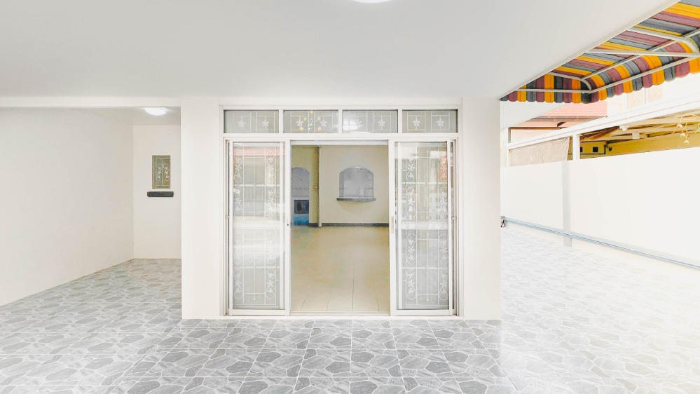 ขายบ้านปทุมธานี รังสิต ธรรมศาสตร์ : H0209😍 For SELL ขาย 2 ชั้น🚪3 ห้องนอน🚄ใกล้ ฟิวเจอร์ พาร์ค รังสิต🏢หมู่บ้าน พฤกษา D Pruksa Village D🔔พื้นที่บ้าน:36.80ตร.วา🔔พื้นที่ใช้สอย:150ตร.ม.💲ขาย:2,590,000฿ 📞O65-9423251,099-5919653✅LineID:@sureresidence