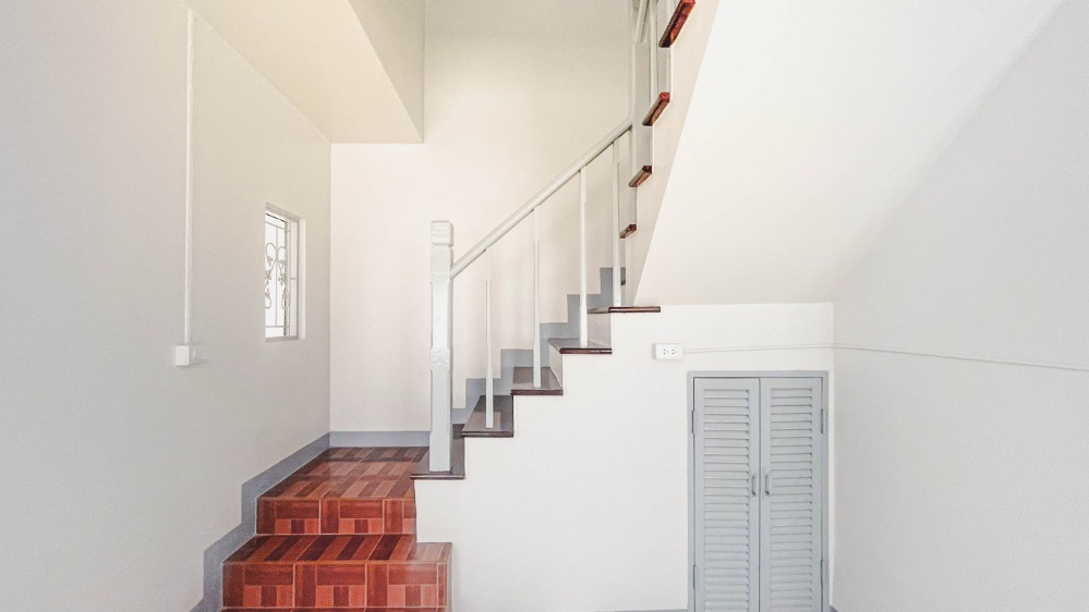 ขายบ้านปทุมธานี รังสิต ธรรมศาสตร์ : H0209😍 For SELL ขาย 2 ชั้น🚪3 ห้องนอน🚄ใกล้ ฟิวเจอร์ พาร์ค รังสิต🏢หมู่บ้าน พฤกษา D Pruksa Village D🔔พื้นที่บ้าน:36.80ตร.วา🔔พื้นที่ใช้สอย:150ตร.ม.💲ขาย:2,590,000฿ 📞O65-9423251,099-5919653✅LineID:@sureresidence