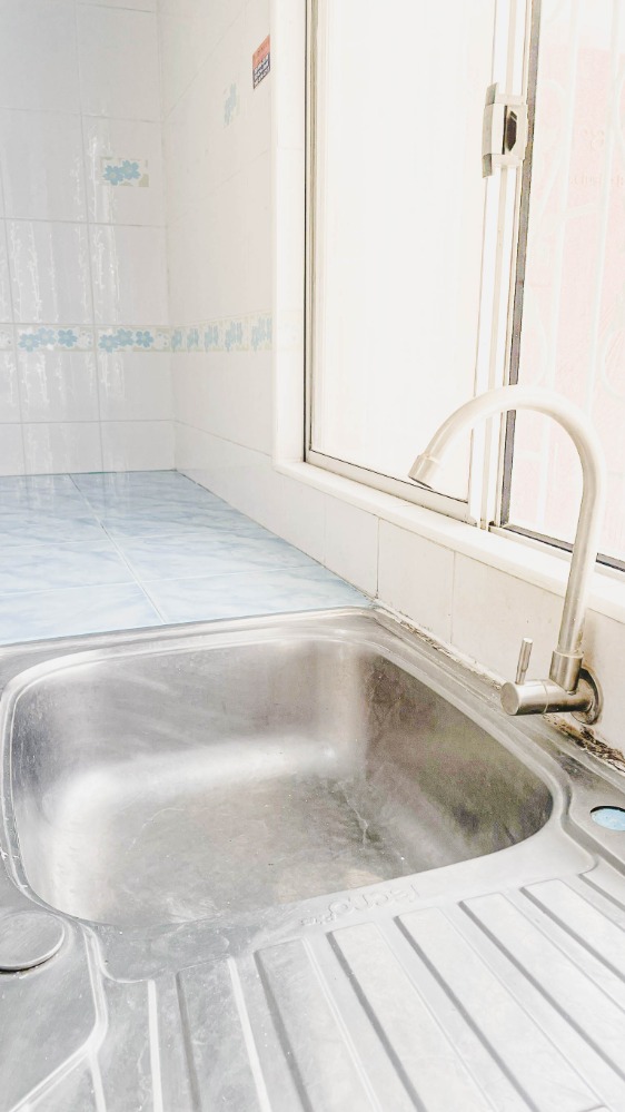 ขายบ้านปทุมธานี รังสิต ธรรมศาสตร์ : H0209😍 For SELL ขาย 2 ชั้น🚪3 ห้องนอน🚄ใกล้ ฟิวเจอร์ พาร์ค รังสิต🏢หมู่บ้าน พฤกษา D Pruksa Village D🔔พื้นที่บ้าน:36.80ตร.วา🔔พื้นที่ใช้สอย:150ตร.ม.💲ขาย:2,590,000฿ 📞O65-9423251,099-5919653✅LineID:@sureresidence