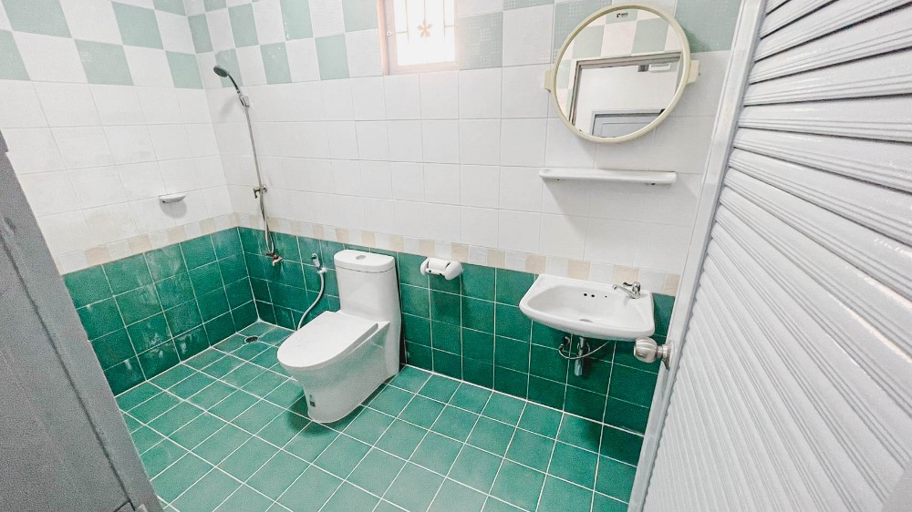 ขายบ้านปทุมธานี รังสิต ธรรมศาสตร์ : H0209😍 For SELL ขาย 2 ชั้น🚪3 ห้องนอน🚄ใกล้ ฟิวเจอร์ พาร์ค รังสิต🏢หมู่บ้าน พฤกษา D Pruksa Village D🔔พื้นที่บ้าน:36.80ตร.วา🔔พื้นที่ใช้สอย:150ตร.ม.💲ขาย:2,590,000฿ 📞O65-9423251,099-5919653✅LineID:@sureresidence