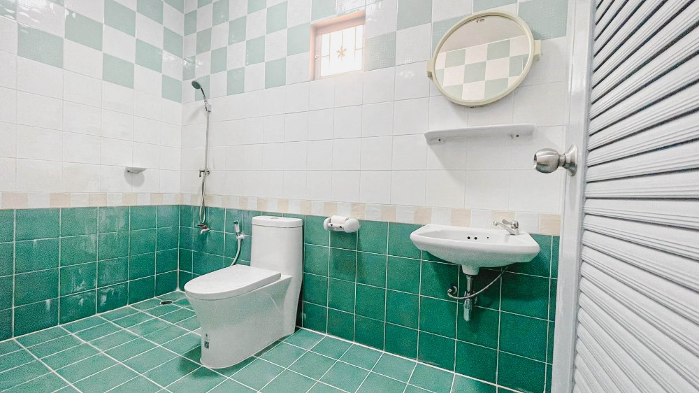 ขายบ้านปทุมธานี รังสิต ธรรมศาสตร์ : H0209😍 For SELL ขาย 2 ชั้น🚪3 ห้องนอน🚄ใกล้ ฟิวเจอร์ พาร์ค รังสิต🏢หมู่บ้าน พฤกษา D Pruksa Village D🔔พื้นที่บ้าน:36.80ตร.วา🔔พื้นที่ใช้สอย:150ตร.ม.💲ขาย:2,590,000฿ 📞O65-9423251,099-5919653✅LineID:@sureresidence