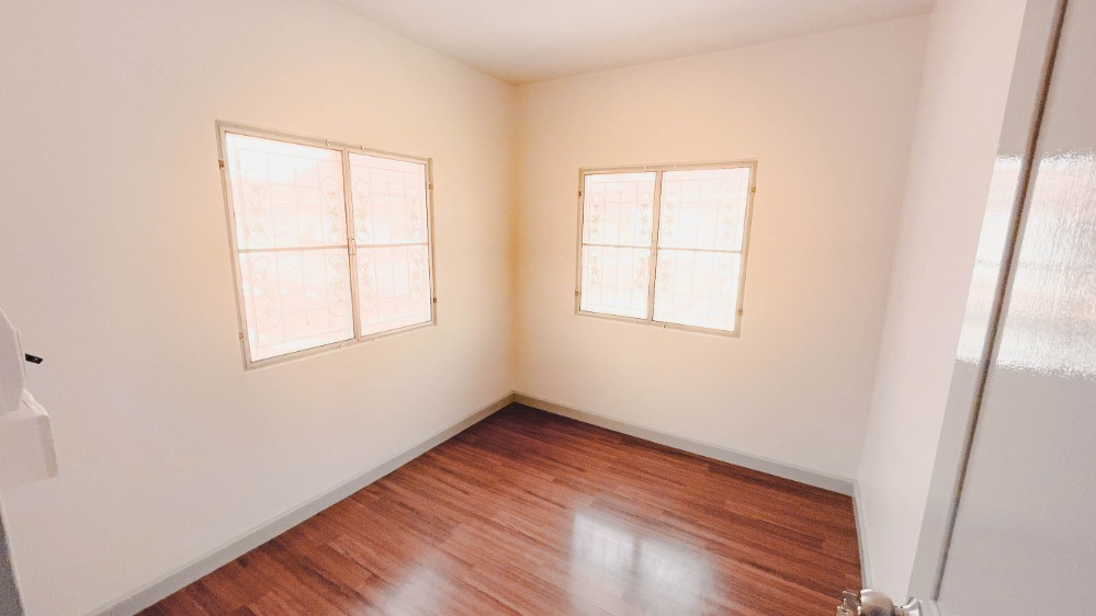 ขายบ้านปทุมธานี รังสิต ธรรมศาสตร์ : H0209😍 For SELL ขาย 2 ชั้น🚪3 ห้องนอน🚄ใกล้ ฟิวเจอร์ พาร์ค รังสิต🏢หมู่บ้าน พฤกษา D Pruksa Village D🔔พื้นที่บ้าน:36.80ตร.วา🔔พื้นที่ใช้สอย:150ตร.ม.💲ขาย:2,590,000฿ 📞O65-9423251,099-5919653✅LineID:@sureresidence