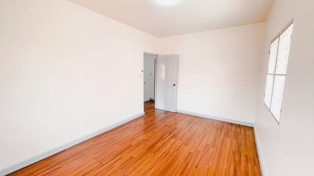 ขายบ้านปทุมธานี รังสิต ธรรมศาสตร์ : H0209😍 For SELL ขาย 2 ชั้น🚪3 ห้องนอน🚄ใกล้ ฟิวเจอร์ พาร์ค รังสิต🏢หมู่บ้าน พฤกษา D Pruksa Village D🔔พื้นที่บ้าน:36.80ตร.วา🔔พื้นที่ใช้สอย:150ตร.ม.💲ขาย:2,590,000฿ 📞O65-9423251,099-5919653✅LineID:@sureresidence