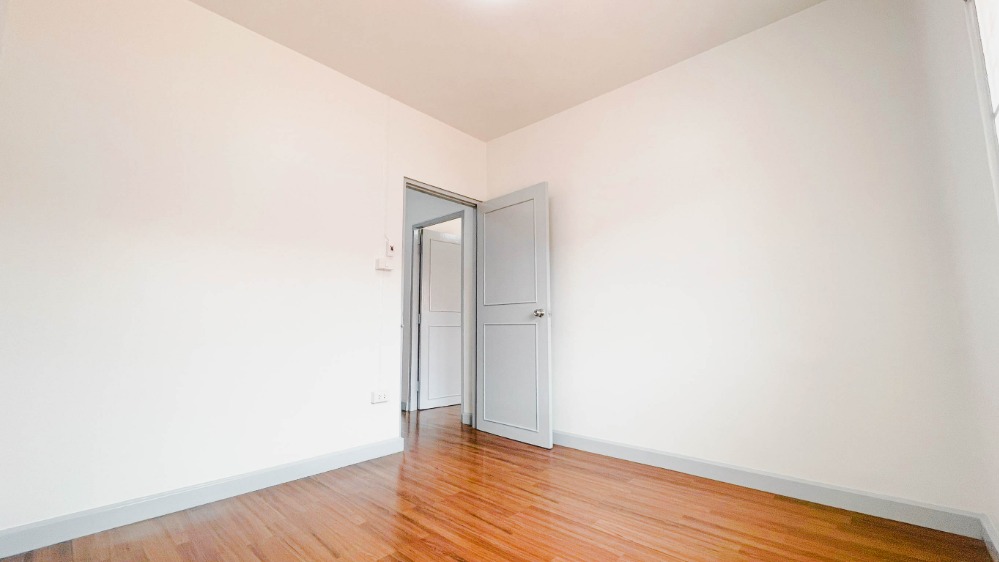 ขายบ้านปทุมธานี รังสิต ธรรมศาสตร์ : H0209😍 For SELL ขาย 2 ชั้น🚪3 ห้องนอน🚄ใกล้ ฟิวเจอร์ พาร์ค รังสิต🏢หมู่บ้าน พฤกษา D Pruksa Village D🔔พื้นที่บ้าน:36.80ตร.วา🔔พื้นที่ใช้สอย:150ตร.ม.💲ขาย:2,590,000฿ 📞O65-9423251,099-5919653✅LineID:@sureresidence