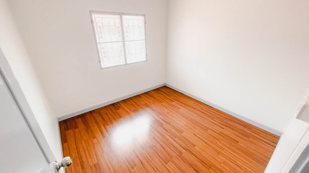 ขายบ้านปทุมธานี รังสิต ธรรมศาสตร์ : H0209😍 For SELL ขาย 2 ชั้น🚪3 ห้องนอน🚄ใกล้ ฟิวเจอร์ พาร์ค รังสิต🏢หมู่บ้าน พฤกษา D Pruksa Village D🔔พื้นที่บ้าน:36.80ตร.วา🔔พื้นที่ใช้สอย:150ตร.ม.💲ขาย:2,590,000฿ 📞O65-9423251,099-5919653✅LineID:@sureresidence