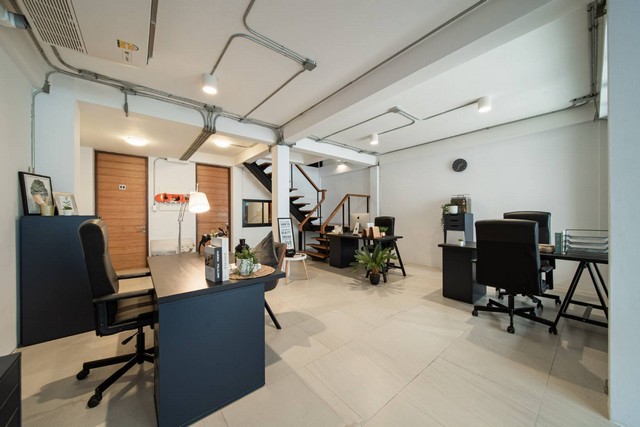 For SaleTownhomeSukhumvit, Asoke, Thonglor : Townhome for sale, 3 floors, 23 sq m, Ekkamai 22 area, Sukhumvit 71, near BTS Ekkamai. You can enter via Pridi 43.