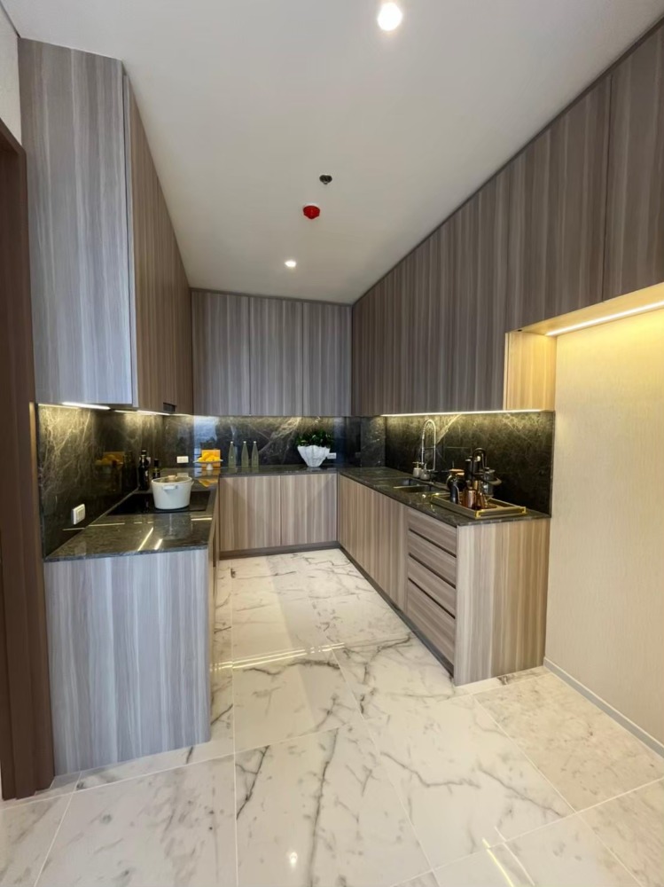 For SaleCondoOnnut, Udomsuk : 🔥 Dont miss out! Penthouse luxury 3 bedrooms (Fully Furnished) near BTS On Nut! 
 
