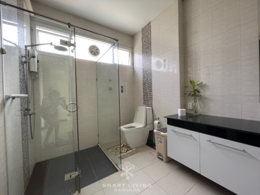 ขายบ้านนวมินทร์ รามอินทรา : 📢👇ขายบ้านหรู พร้อมผู้เช่าสัญญาสิ้นสุด ธันวาคม 2569 สระว่ายน้ำส่วนตัว พื้นที่กว้างขวาง ตกแต่งแบบ Modern โปร่ง สบาย บ้านเลขที่เป็นมงคล