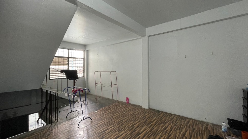 ขายอาคารพาณิชย์สุขุมวิท อโศก ทองหล่อ : ขายอาคารพานิชย์ 2 ห้อง ติดถนนเอกมัย