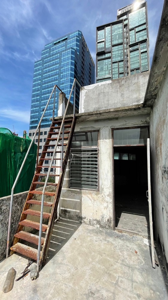 ขายอาคารพาณิชย์สุขุมวิท อโศก ทองหล่อ : ขายอาคารพานิชย์ 2 ห้อง ติดถนนเอกมัย