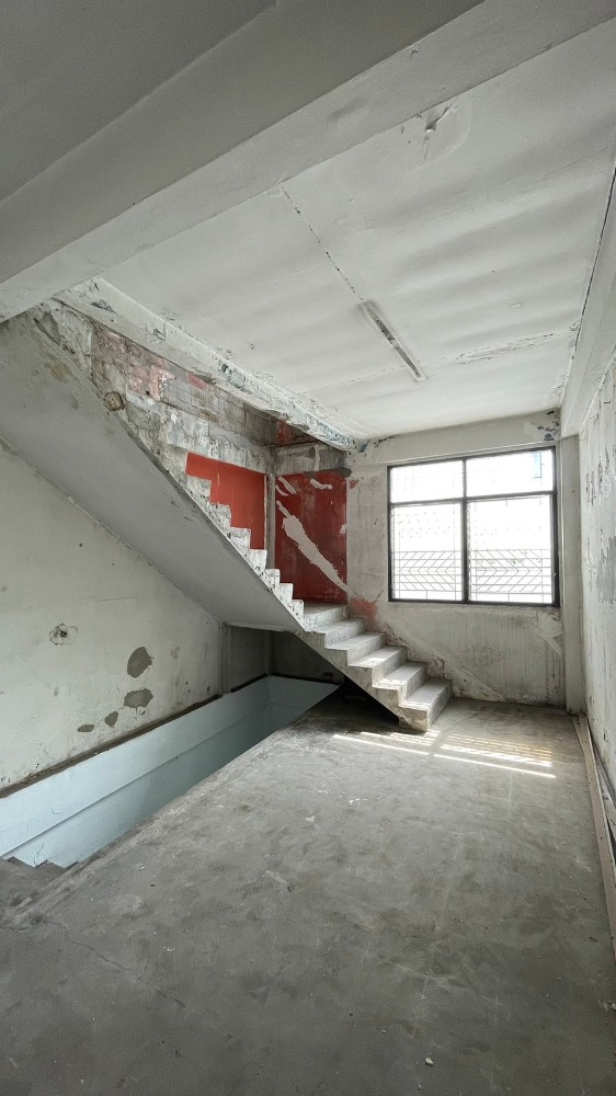 ขายอาคารพาณิชย์สุขุมวิท อโศก ทองหล่อ : ขายอาคารพานิชย์ 2 ห้อง ติดถนนเอกมัย