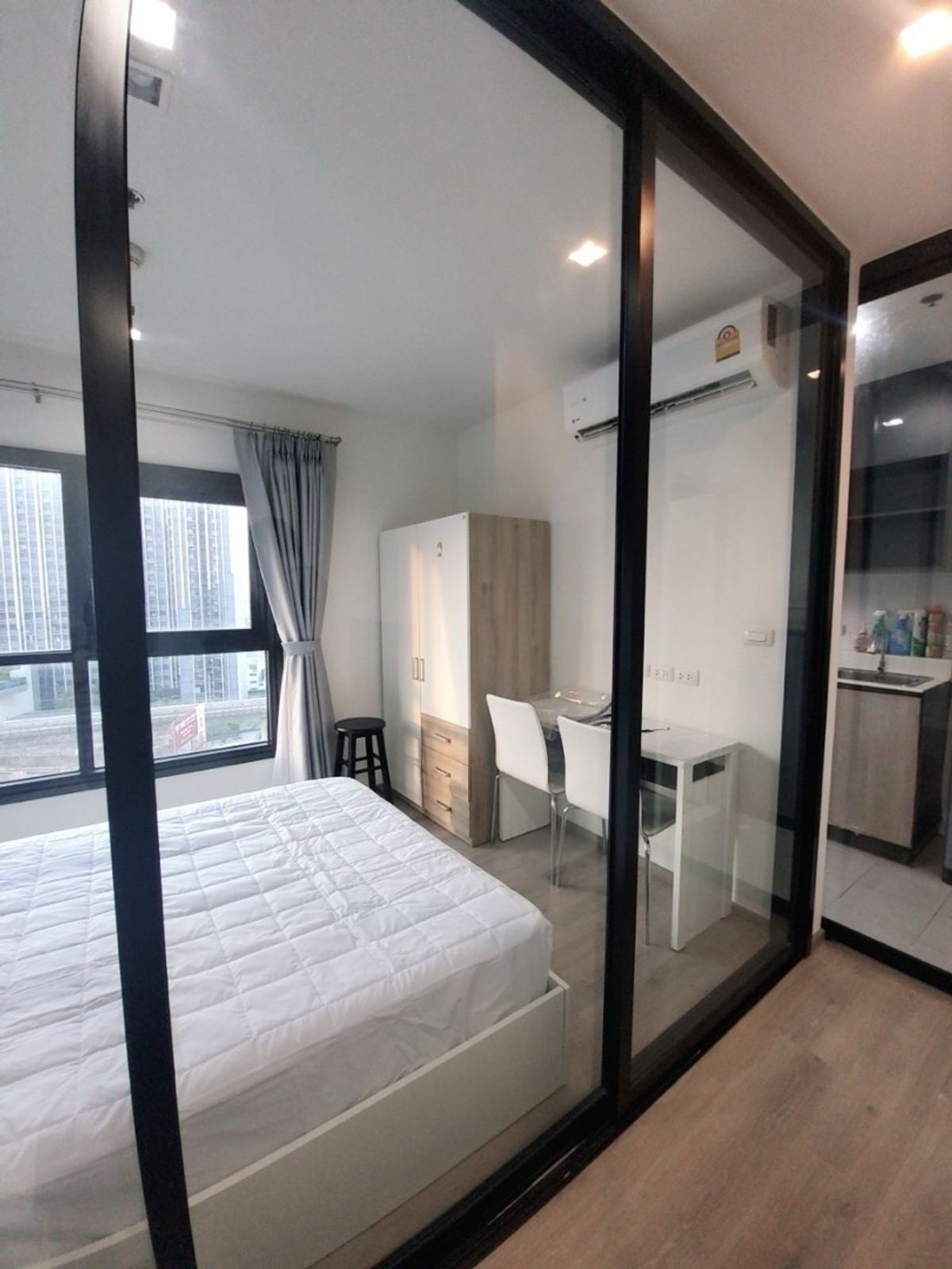 For RentCondoBang kae, Phetkasem : Property code #PN135 Room available for rent: The Base Phetkasem (The Base Phetkasem) If interested in negotiating the price, add Line @condo168 (with @ in front)