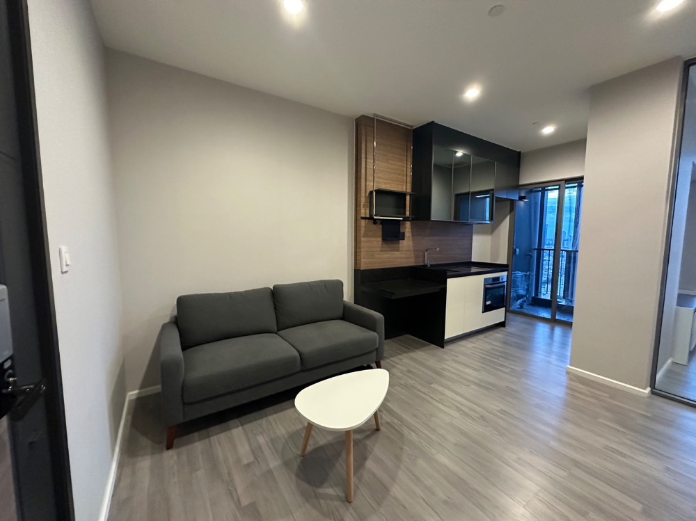 For RentCondoSathorn, Narathiwat : 💫🧚‍♂️ For rent, The Room Sathorn - St.Louis, decorated and ready to move in. Fully furnished Good location in Sathorn area, near BTS St. Louis 🚆💫