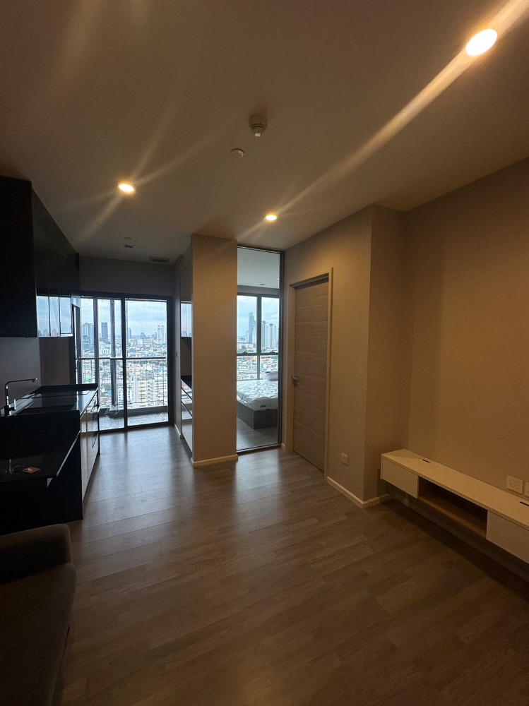 For RentCondoSathorn, Narathiwat : 💫🧚‍♂️ For rent, The Room Sathorn - St.Louis, decorated and ready to move in. Fully furnished Good location in Sathorn area, near BTS St. Louis 🚆💫