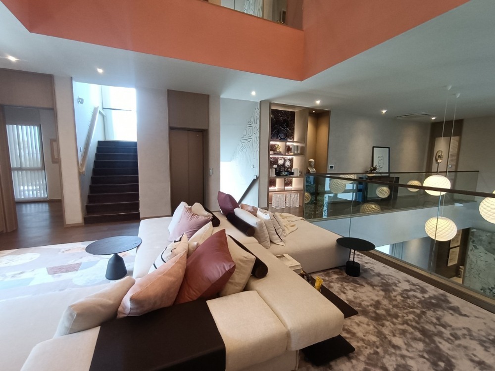 ● Modern luxury ● บ้านเดี่ยว 3 ชั้น 118.30 ตร.ว. | 4 ห้องนอน EV Charger | ใกล้ Mandarin International School 4 นาที, โรงเรียนรามคำแหง แอดเวนท์ อินเตอร์ 8 นาที, Homepro รามคำแหง 11 นาที Loading...