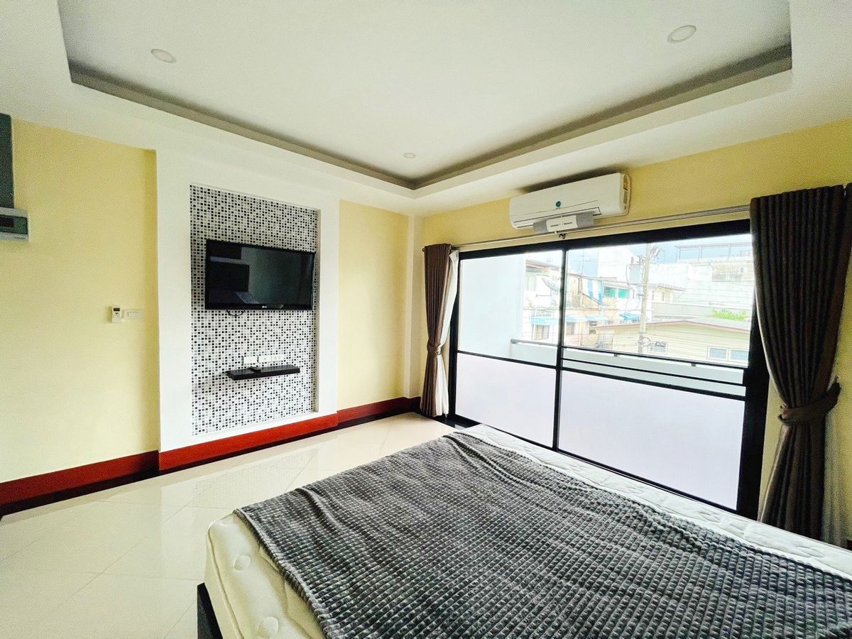 ให้เช่าโฮมออฟฟิศรัชดา ห้วยขวาง : HK0100😊 For RENT ให้เช่า โฮมออฟฟิต 3 ชั้น🚪4 ห้องนอน🚄ใกล้ MRT ห้วยขวาง🔔พื้นที่บ้าน:55ตร.วา🔔พื้นที่ใช้สอย:220ตร.ม.💲เช่า:48,000฿📞O99-5919653,O65-9423251✅LineID:@sureresidence