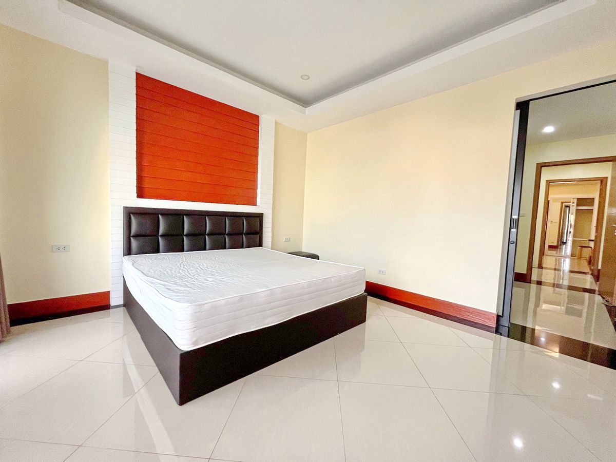 ให้เช่าโฮมออฟฟิศรัชดา ห้วยขวาง : HK0100😊 For RENT ให้เช่า โฮมออฟฟิต 3 ชั้น🚪4 ห้องนอน🚄ใกล้ MRT ห้วยขวาง🔔พื้นที่บ้าน:55ตร.วา🔔พื้นที่ใช้สอย:220ตร.ม.💲เช่า:48,000฿📞O99-5919653,O65-9423251✅LineID:@sureresidence