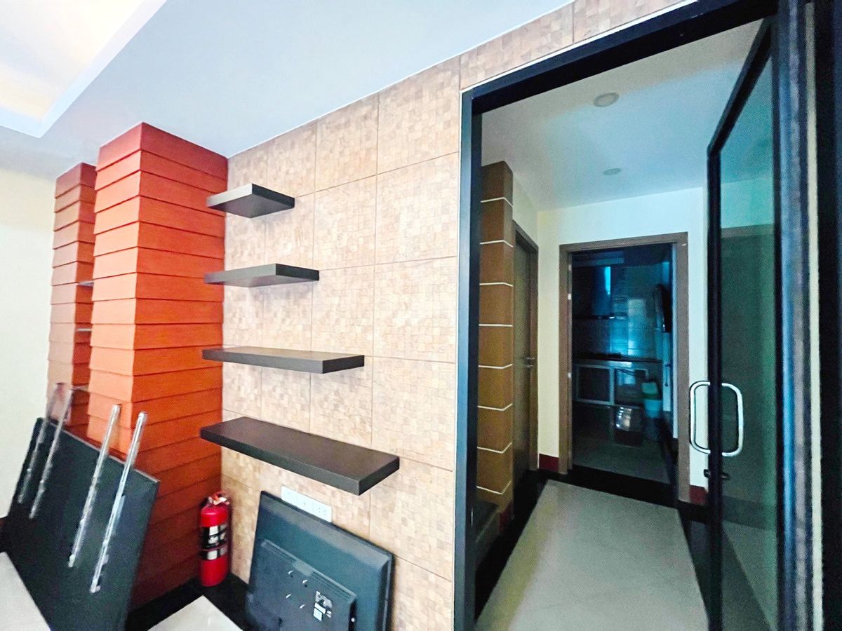 ให้เช่าโฮมออฟฟิศรัชดา ห้วยขวาง : HK0100😊 For RENT ให้เช่า โฮมออฟฟิต 3 ชั้น🚪4 ห้องนอน🚄ใกล้ MRT ห้วยขวาง🔔พื้นที่บ้าน:55ตร.วา🔔พื้นที่ใช้สอย:220ตร.ม.💲เช่า:48,000฿📞O99-5919653,O65-9423251✅LineID:@sureresidence