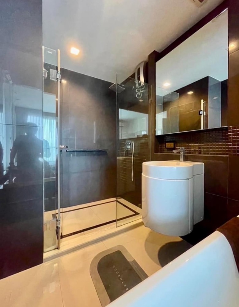 ให้เช่าคอนโดสาทร นราธิวาส : ให้เช่า ✨Rhythm Sathorn✨ ห้องสวย เฟอร์และเครื่องใช้ไฟฟ้าครบ มีอ่างอาบน้ำ🛁  ใกล้ BTS สะพานตากสิน 🚆