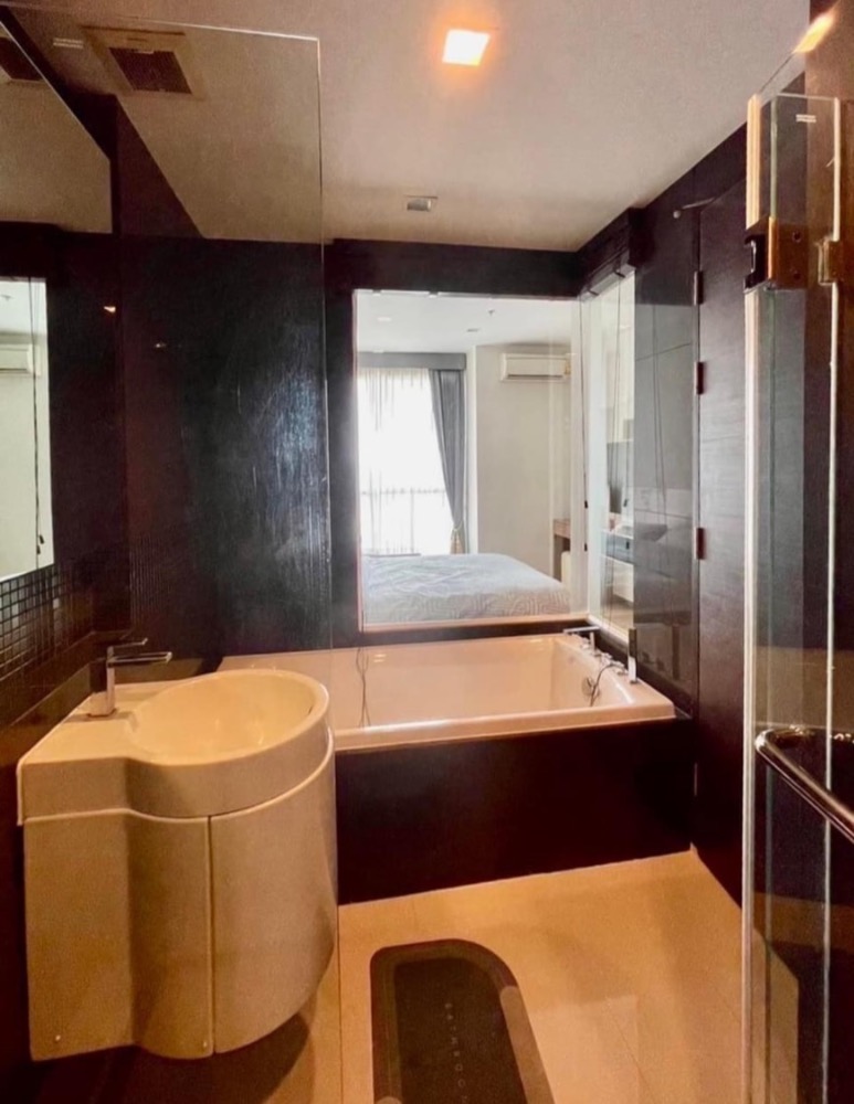 ให้เช่าคอนโดสาทร นราธิวาส : ให้เช่า ✨Rhythm Sathorn✨ ห้องสวย เฟอร์และเครื่องใช้ไฟฟ้าครบ มีอ่างอาบน้ำ🛁  ใกล้ BTS สะพานตากสิน 🚆