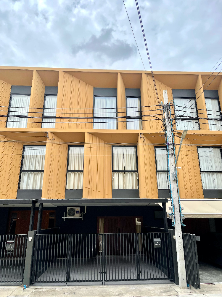 ให้เช่าทาวน์โฮมนวมินทร์ รามอินทรา : ปล่อยเช่าทาว์โฮม 3 ชั้น หมู่บ้านใหม่ 