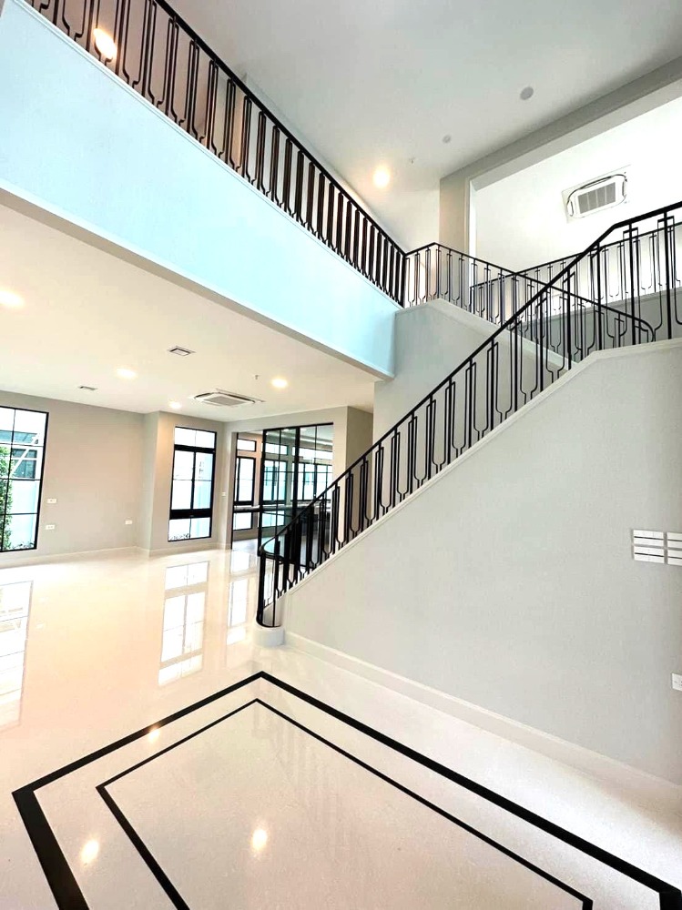 ขายบ้านพัฒนาการ ศรีนครินทร์ : ❖ Unfurnished ❖ บ้านเดี่ยว 2 ชั้น 156.00 ตร.ว. | 5 ห้องนอน 4 ที่จอดรถ | ใกล้ Little Walk กรุงเทพกรีฑา 8 นาที, มาร์เก็ตเพลส กรุงเทพกรีฑา 10 นาที, รร.นานาชาติ Brighton 13 นาที