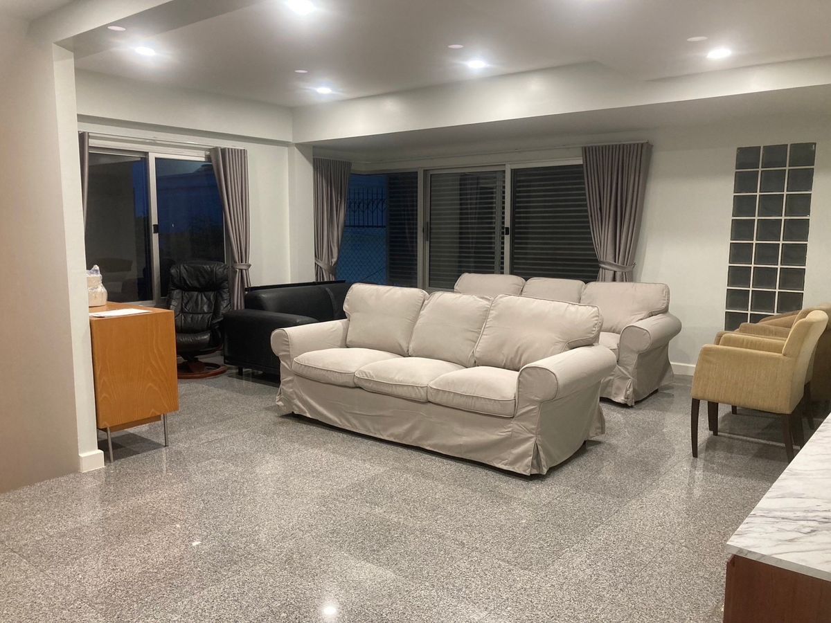 For RentHouseSukhumvit, Asoke, Thonglor : House for rent in Sukhumvit area, 4 bedrooms, fully furnished, near EmQuartier, Emporium, and BTS Phrom Phong.