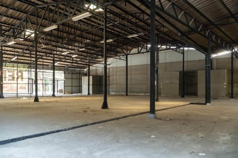 ให้เช่าโชว์รูมอ่อนนุช อุดมสุข : Warehouse space : โกดังให้เช่า โชว์รูม ติดถนนใหญ่ ใจกลางเมือง สุขุมวิท71 : โกดังให้เช่า ด้านหน้าติดถนนใหญ่