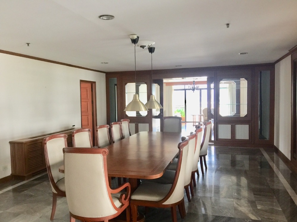 ให้เช่าคอนโดสุขุมวิท อโศก ทองหล่อ : 4 Bed 420 Sqm 🦮🐈 Pet Friendly @BTS Thonglor - 90,000 THB Negotiable