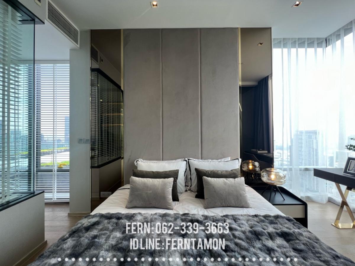 For SaleCondoSilom, Saladaeng, Bangrak : Condo for sale, Ashton Silom, 1 bedroom, 49 sq m., new room from the project. Free furniture + electrical appliances. Special price. Call 062-339-3663.