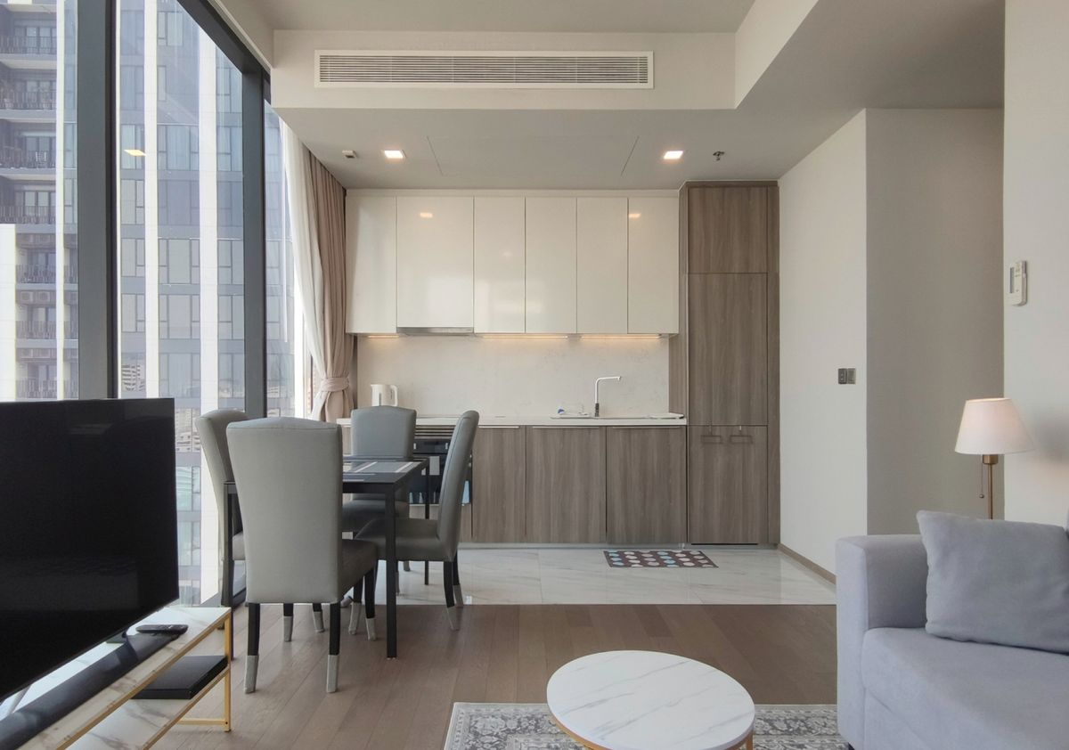 ขายคอนโดสุขุมวิท อโศก ทองหล่อ : ขายคอนโดหรู เซอเลส อโศก ชั้น 25 ขนาด 2 ห้องนอน 2 ห้องน้ำ พื้นที่ใช้สอย 70.08  ตร.ม. ห้องแต่งครบสไตล์ Modern Luxury พร้อมเข้าอยู่ ที่สุดของทำเล ใจกลางอโศก ใกล้ BTS อโศก และ MRT สุขุมวิท เพียง 150 เมตร