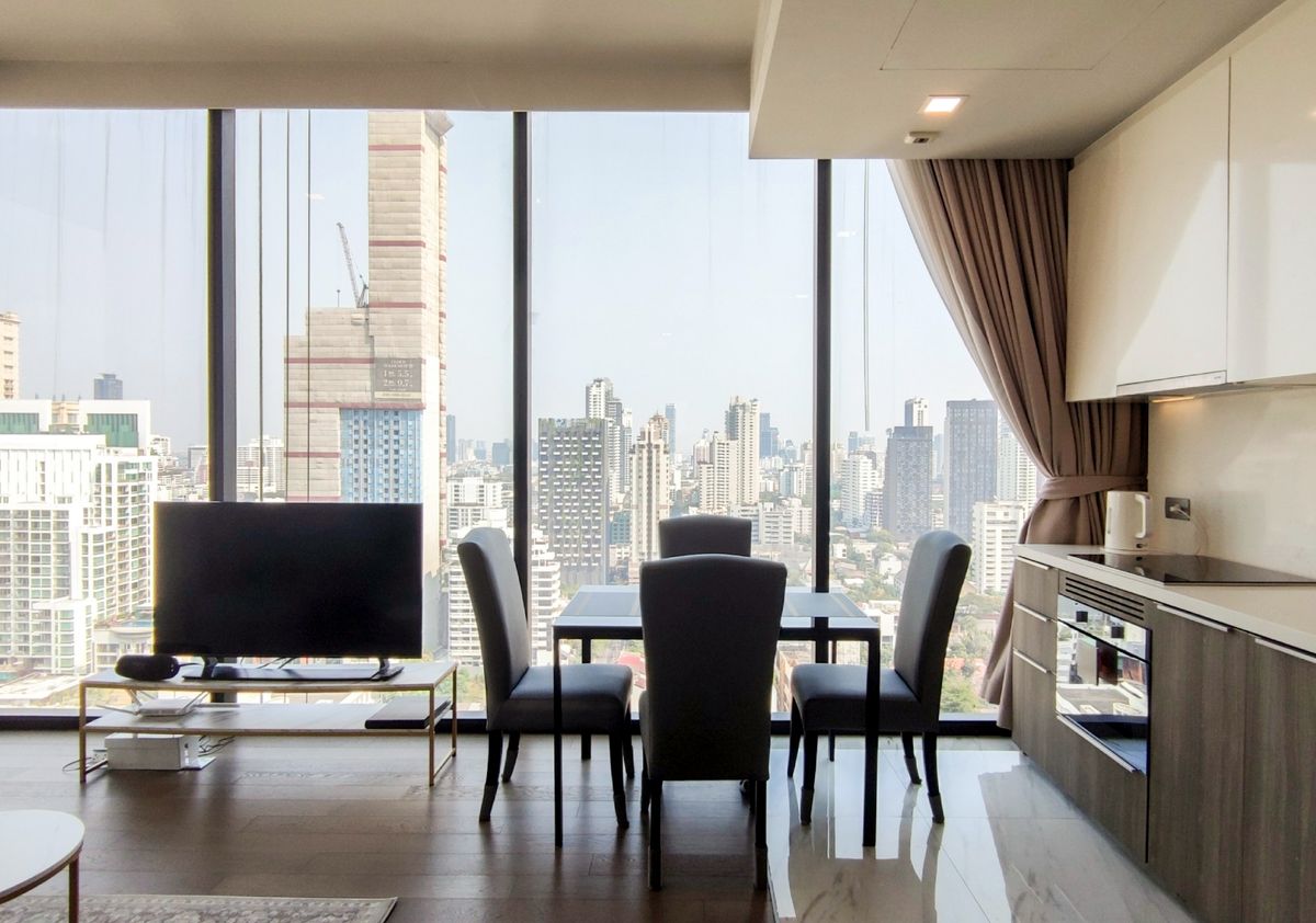 ขายคอนโดสุขุมวิท อโศก ทองหล่อ : ขายคอนโดหรู เซอเลส อโศก ชั้น 25 ขนาด 2 ห้องนอน 2 ห้องน้ำ พื้นที่ใช้สอย 70.08  ตร.ม. ห้องแต่งครบสไตล์ Modern Luxury พร้อมเข้าอยู่ ที่สุดของทำเล ใจกลางอโศก ใกล้ BTS อโศก และ MRT สุขุมวิท เพียง 150 เมตร